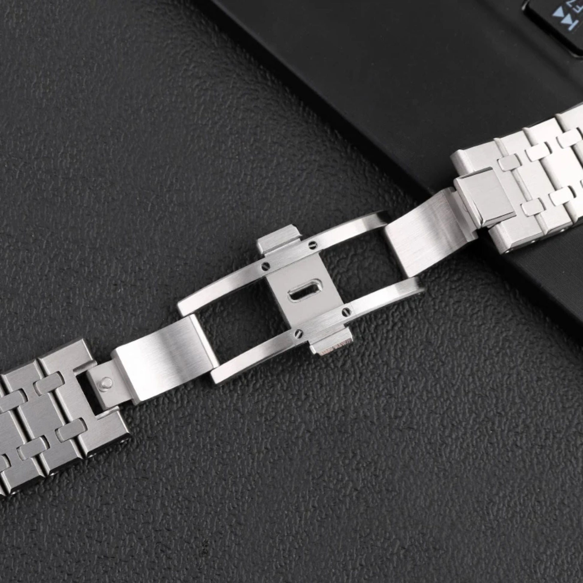 Stainless Steel Strap – 21mm / 26mm / 28mm – For Luxury Sport Watches – Silver | Wellstraps™ Wellstraps